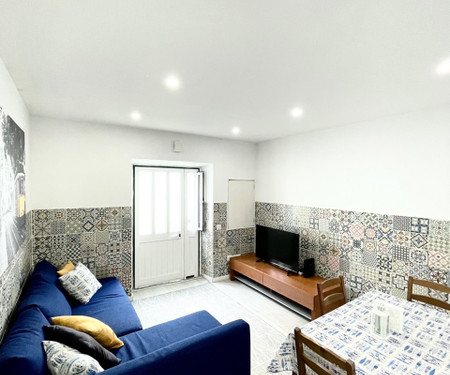 Comfortable home next to Avenida metro with AC