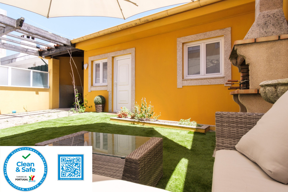 Perafita Yellow House - EcoHost preview