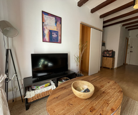 "Charming 2 Bedroom Apartment in the Heart of the
