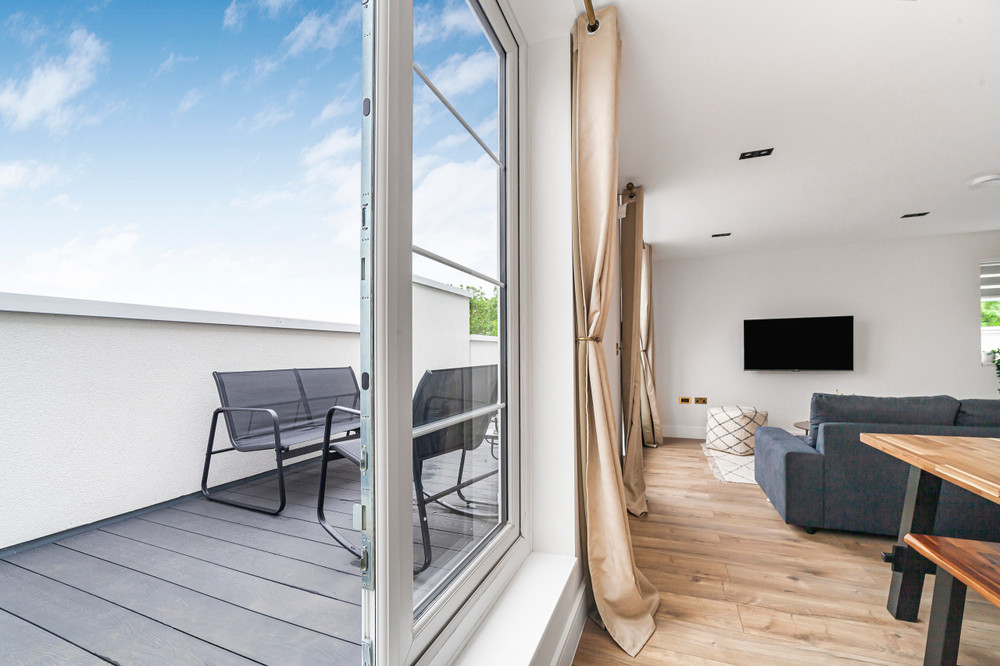 Lux 2BR Penthouse w/ Free Parking Terrace, Wembley preview