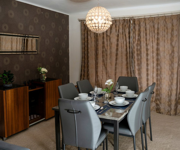 Modern & Spacious 4-Bedroom Residence in Crumpsall