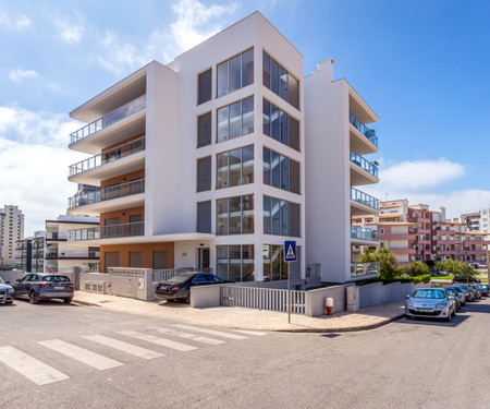 Sunny and Spacious Apartment Portimão