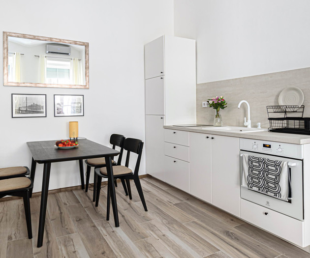 2 BEDROOM APARTMENT NEAR THE OPERA HOUSE