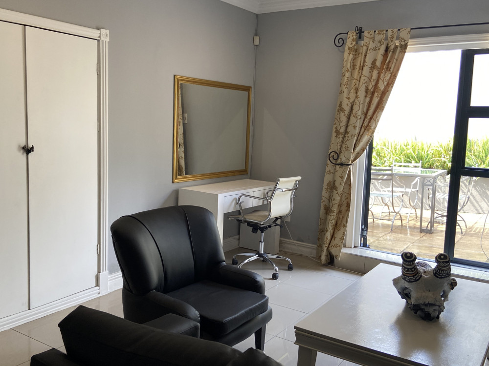 Self contained cottage, secure parking