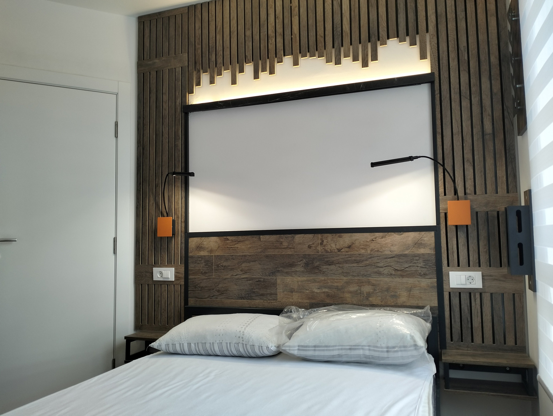 Bedroom headboard with lighting
