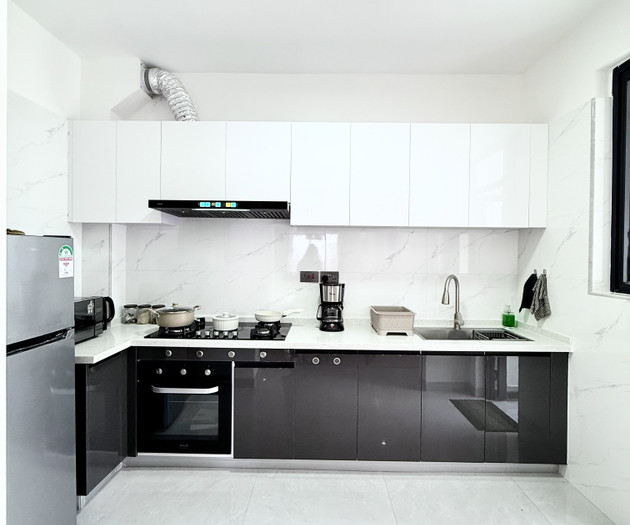Airy 17th Floor 2BR: City Views, Balcony & Pool