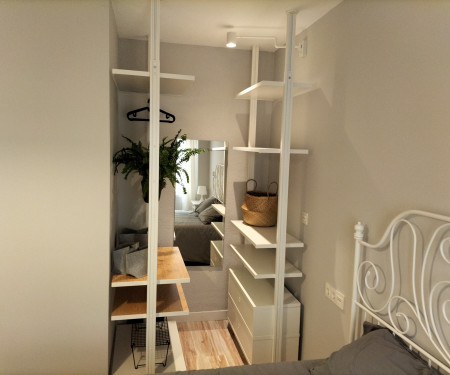 Tossal room - Spacious, bright, open closet