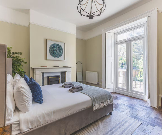 3 bed | Sleeps 7 | Private Parking | Great Locatio