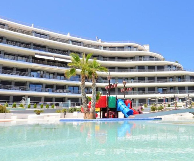 Luxury Beachfront Apt | Heated Pool, Gym & Seaview