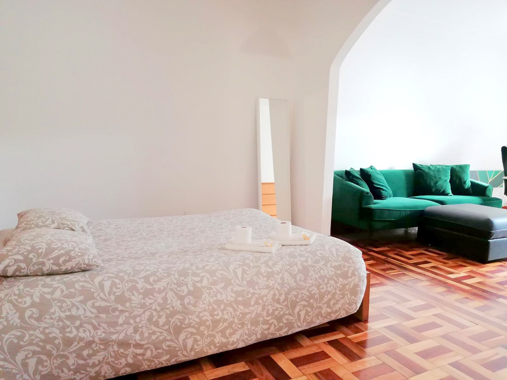 CQ4 ❤️ Large Room with Balcony | Weekly Cleaning preview