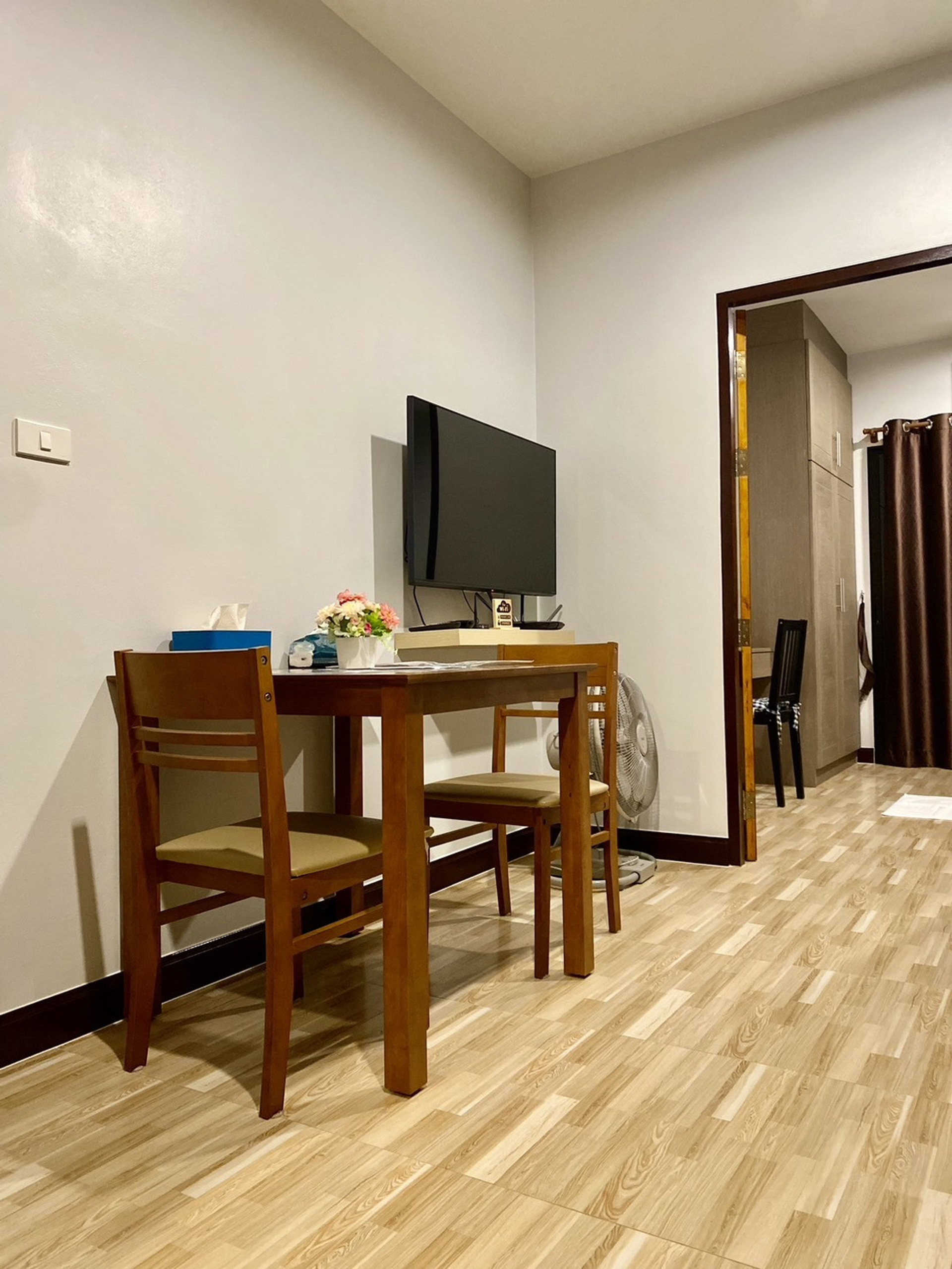 Desk or dining table