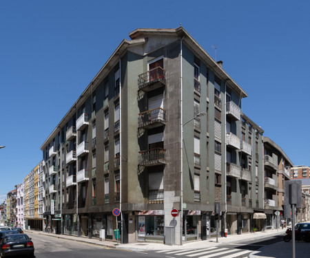 Prized Spacious Flat | Balcony