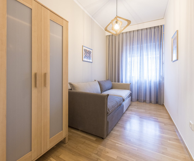 Modern Stone Suite: 1Gbps Fiber & Space for 6