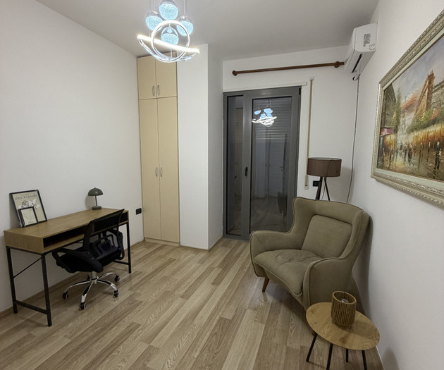 Lake Escape Home & Office