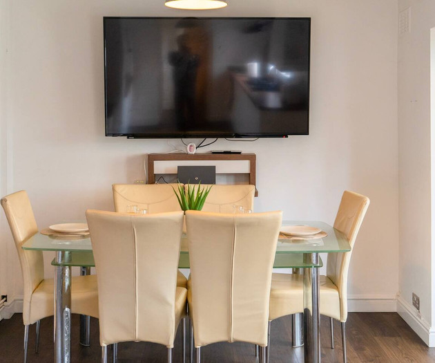 Cozy 4 Bedroom Home | Pet Friendly | Free Parking