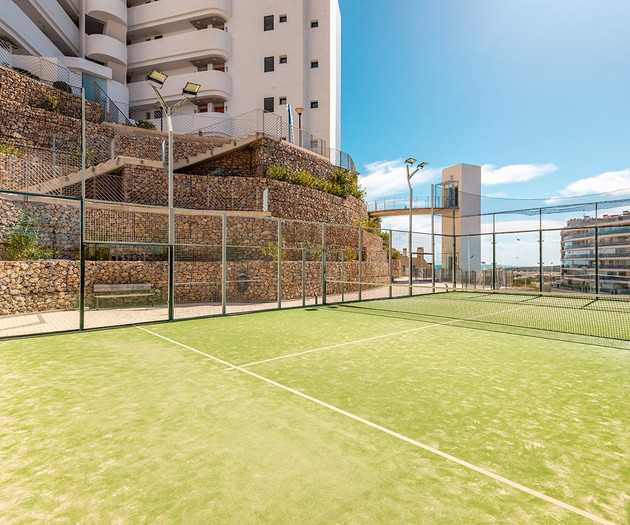 Luxury Beachfront Apt | Heated Pool, Gym & Seaview
