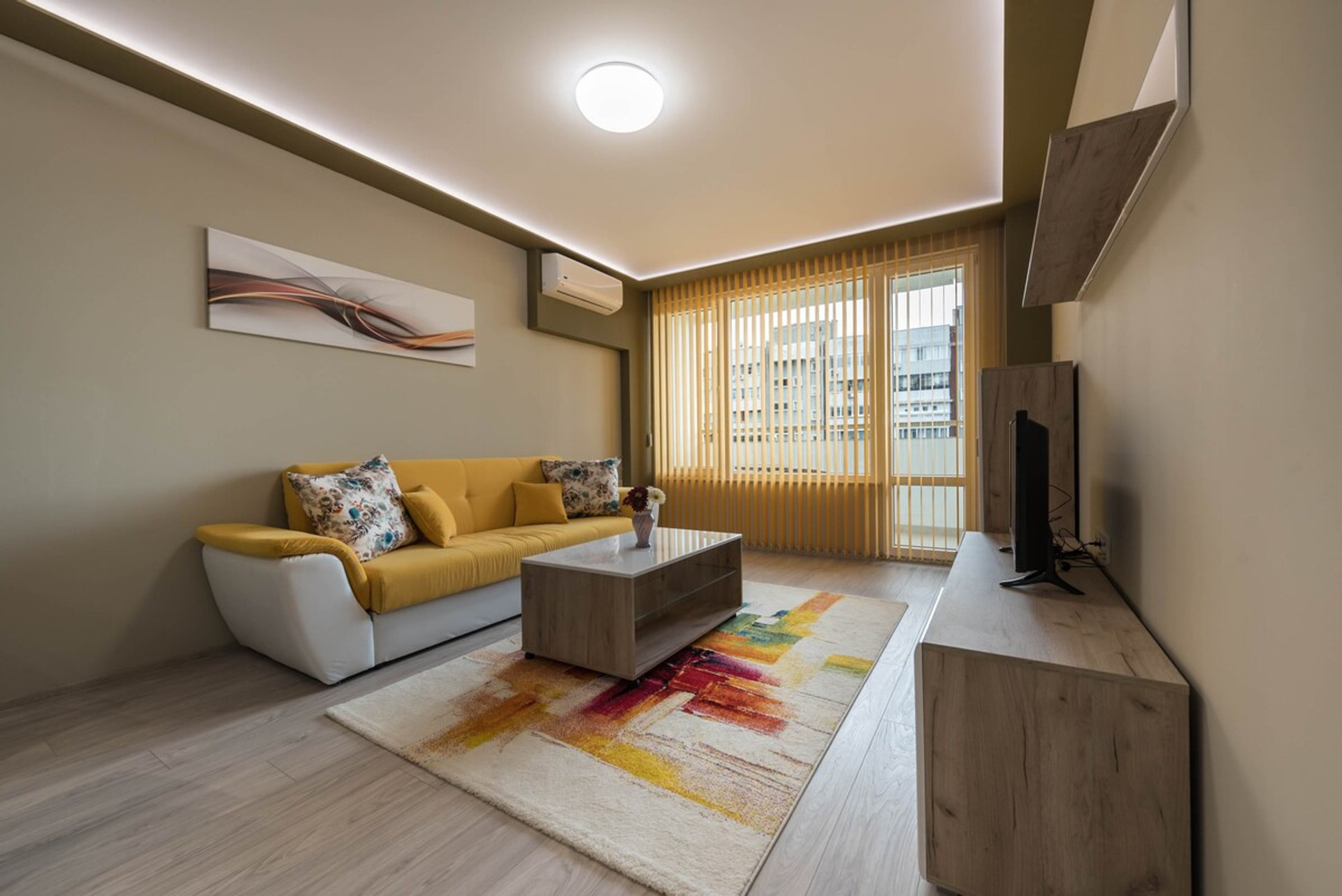 Living room image 2
