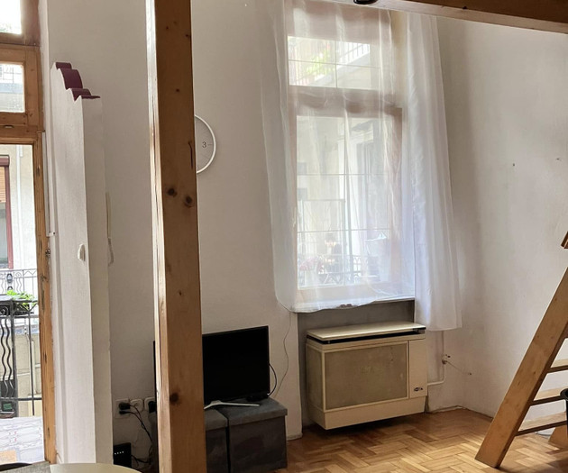 Studio Flat Under the Castle Hill