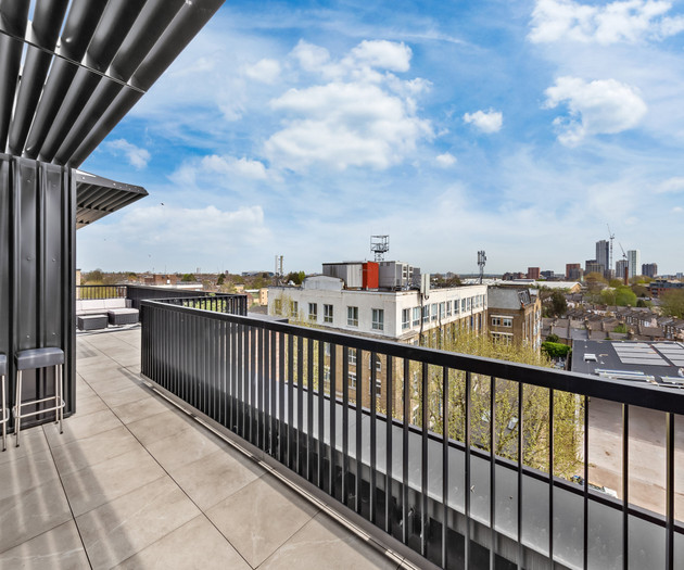 Penthouse Apartment with City Views, Parking + 2BR