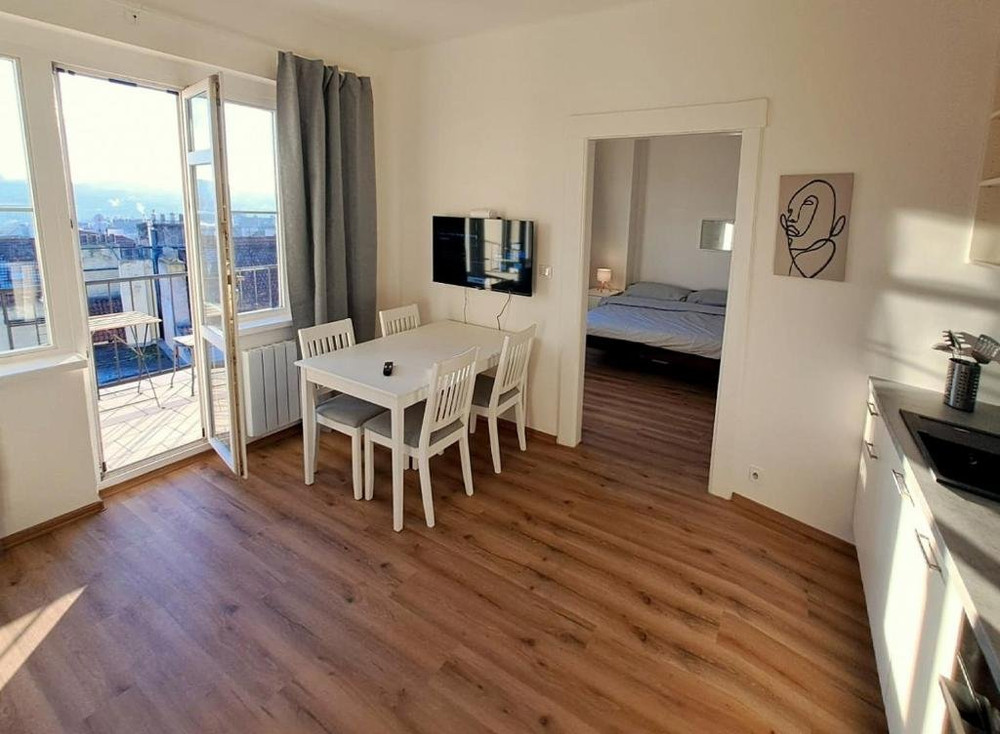 Modern Apartment with Terrace & City Views preview