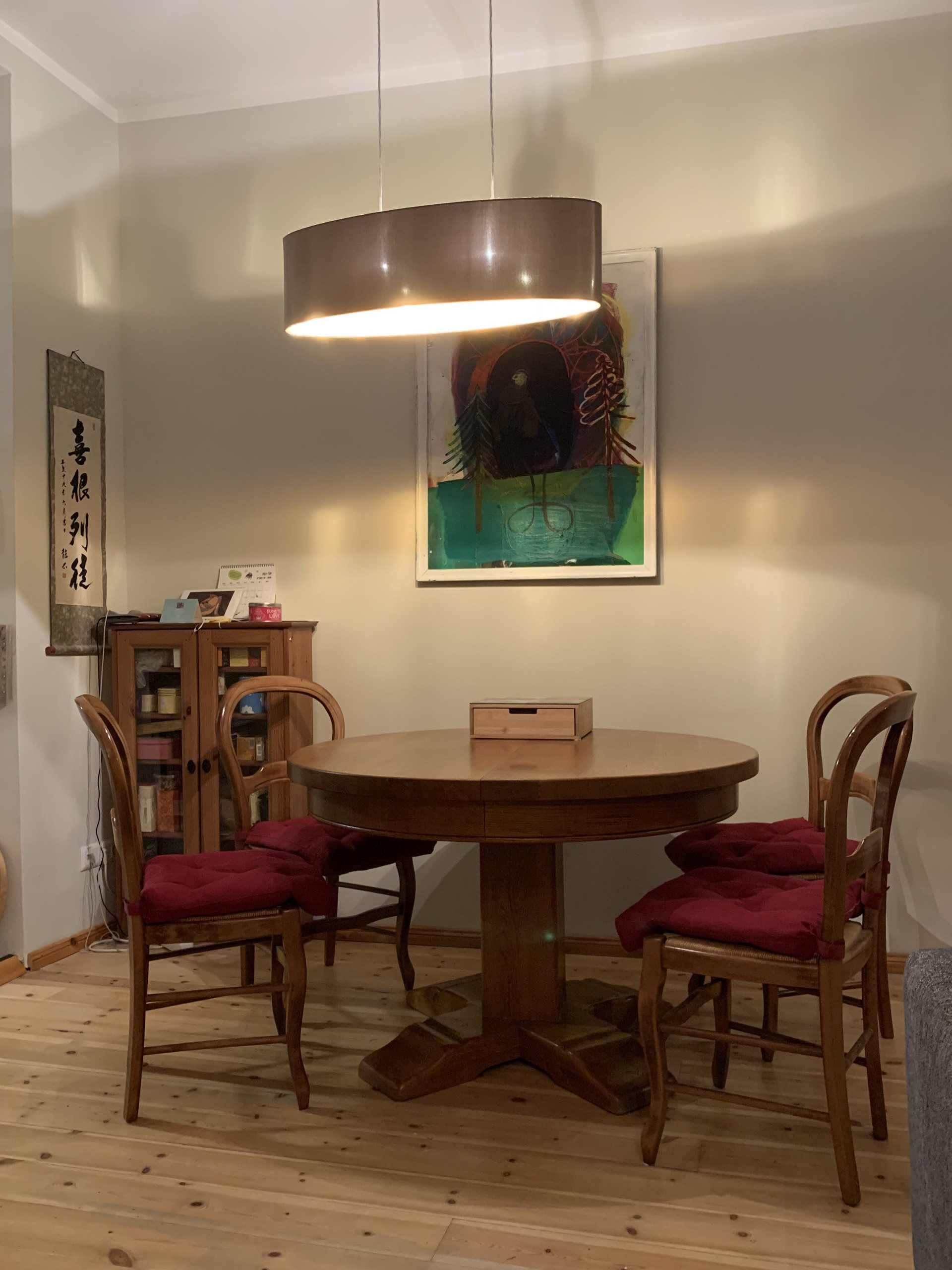 Extendable dining table 