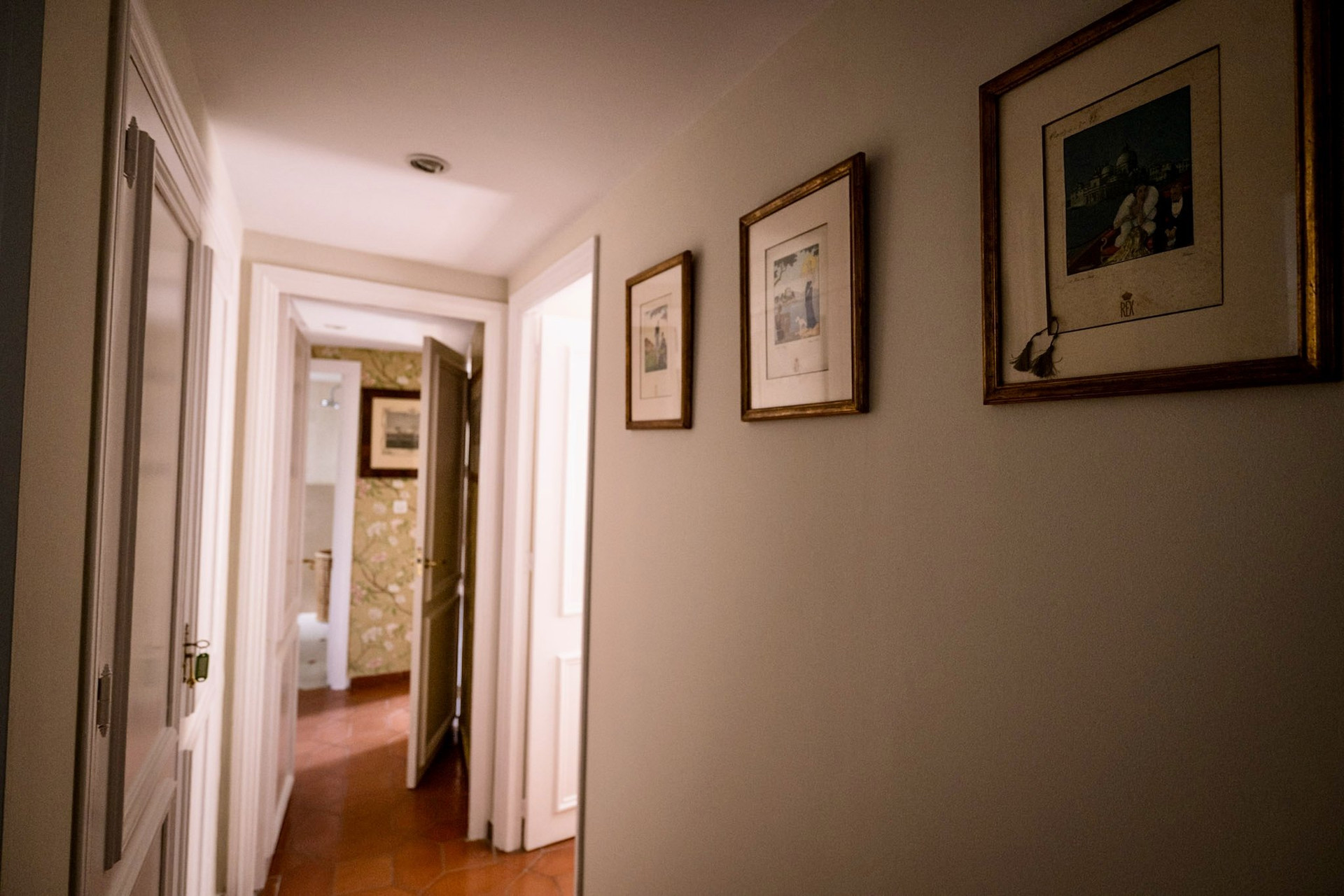 Vestidor y pasillo