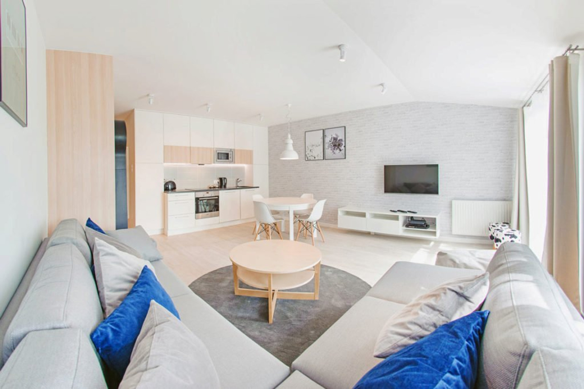 Livingroom with kitchen
