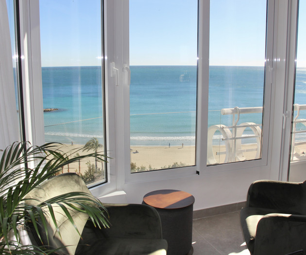 Modern, recently renovated. City and beach!