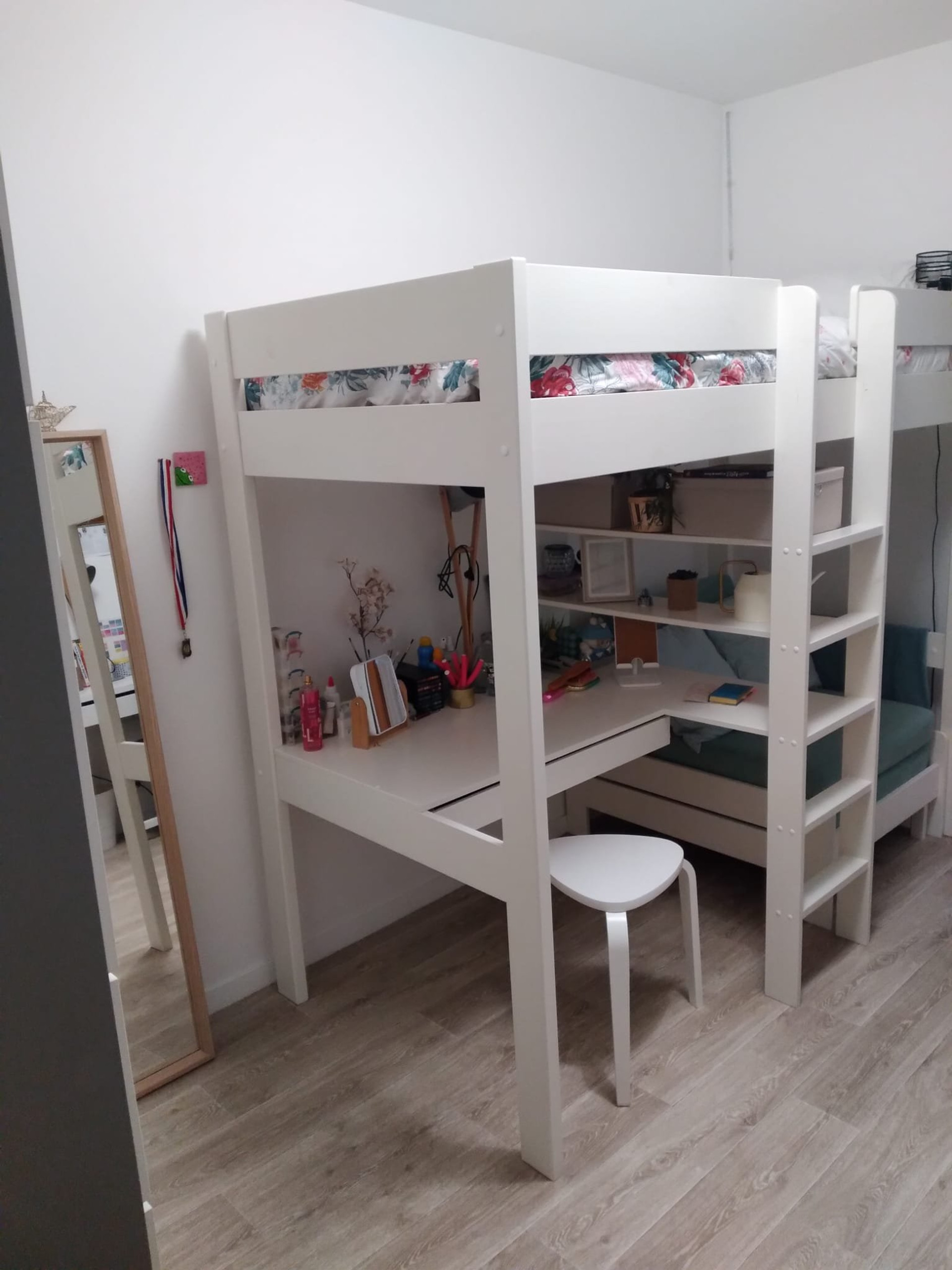 Single bedroom ideal for teenager