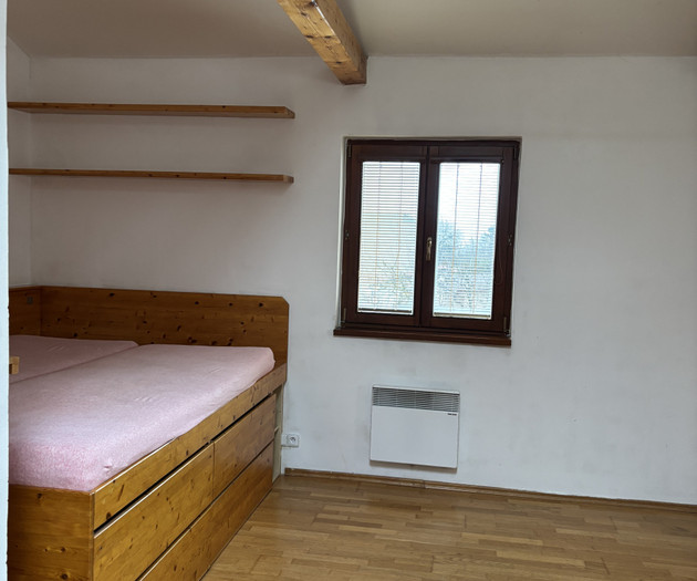 Vybavený byt 2+1, 82m2 v rodinném domě ve Slivenci