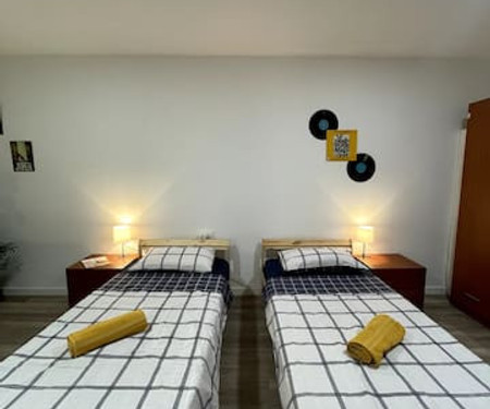 Private twin Room in CoLiving (Room Toledo)