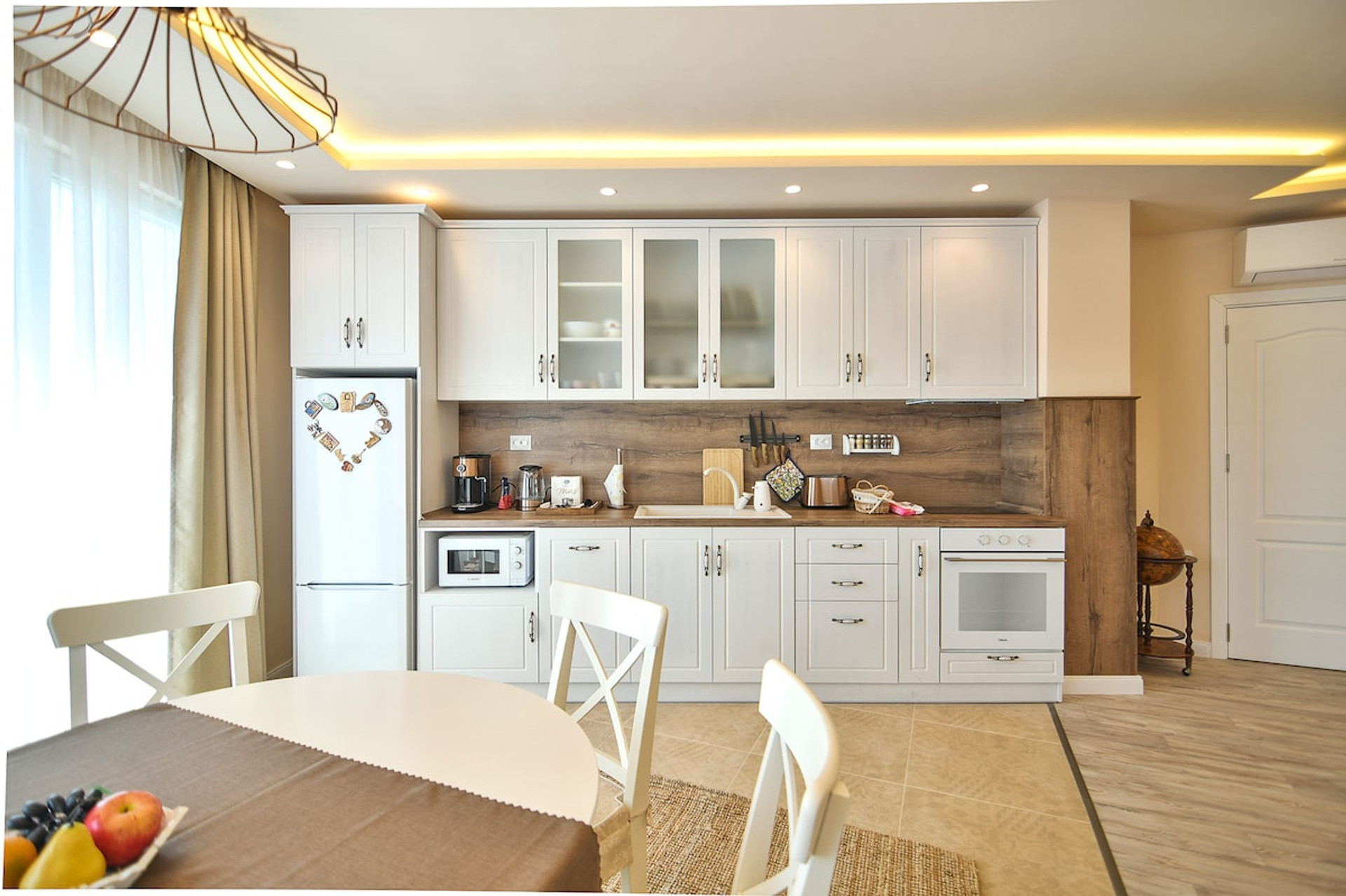 Dining area image 1
