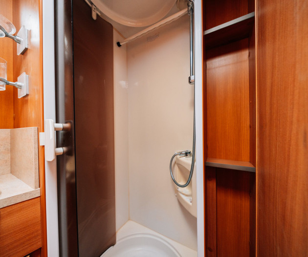 Shower cubicle and vanity
