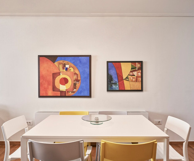 The dining table for 6 people