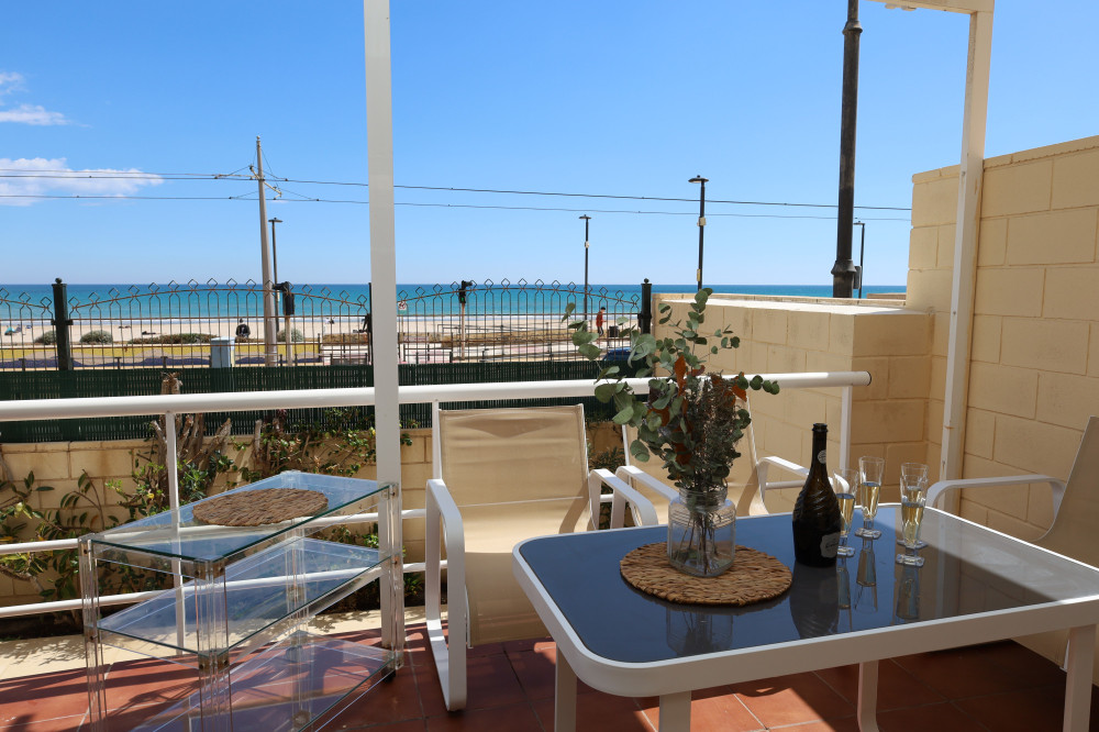 Amazing house in front of the beach with pool and  preview