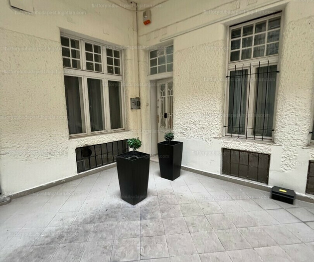 Magpie center of Budapest