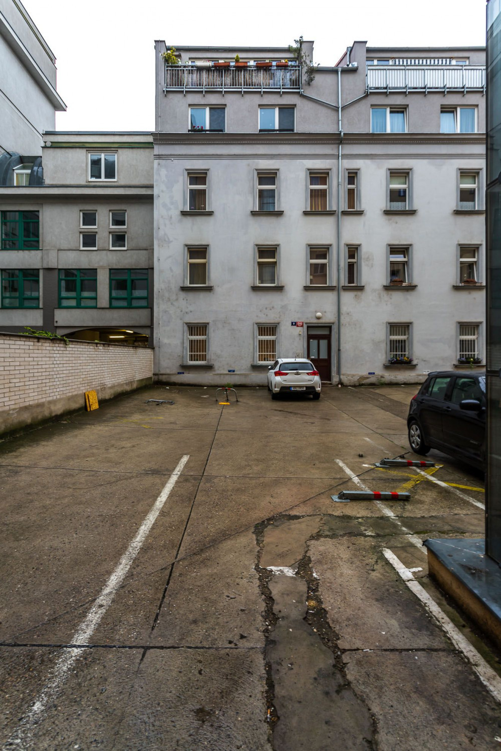 Luxury apartment | Private parking place | Balcony