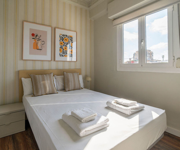 Big apartment with terras, Calle del Hospital 1.28