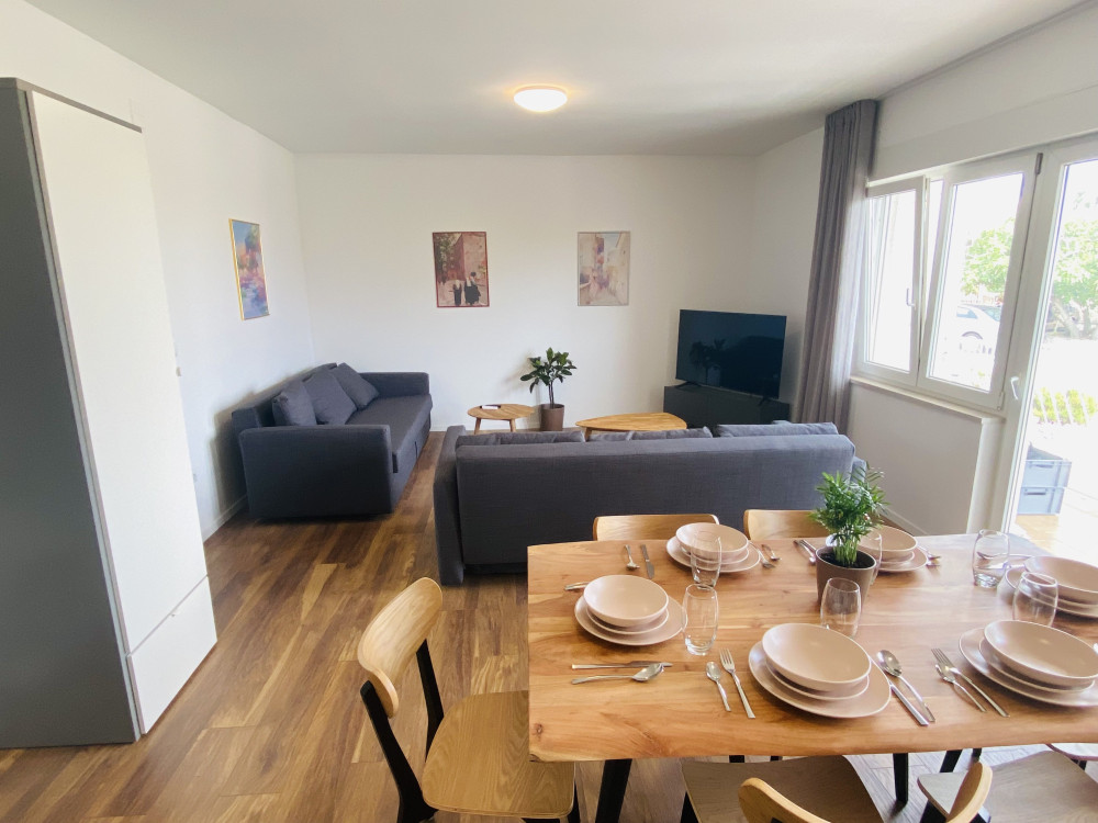 Renovated apartment for 6 with parking preview