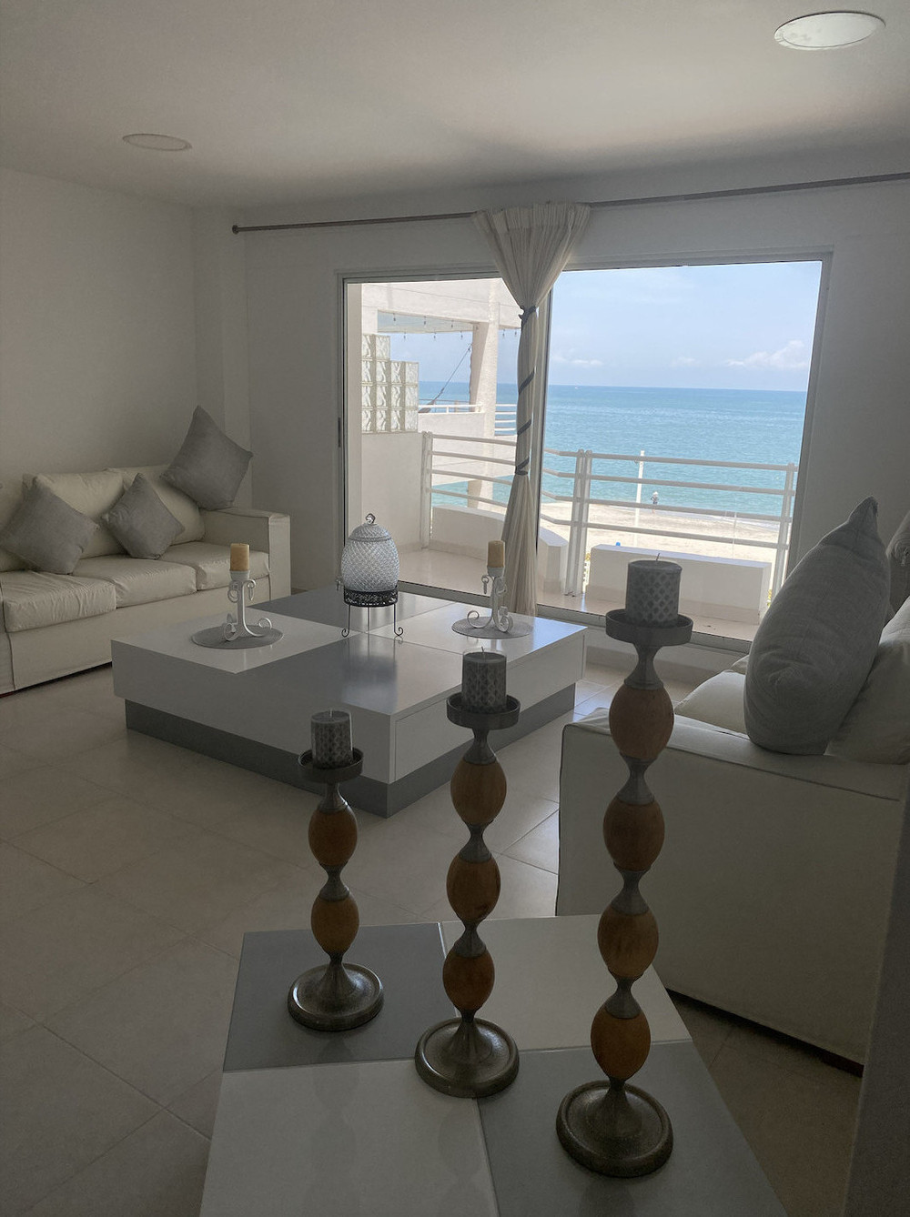 Beachfront 4BR Luxury Apt preview
