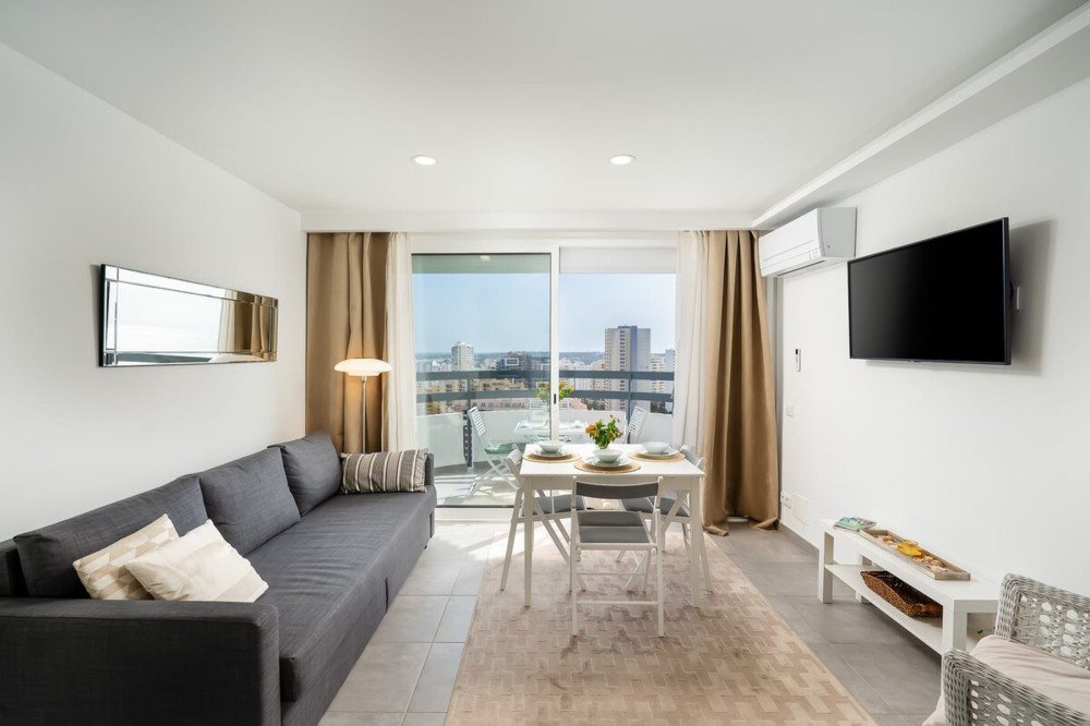 Vista Bonita - Modern apartment with ocean and mou preview