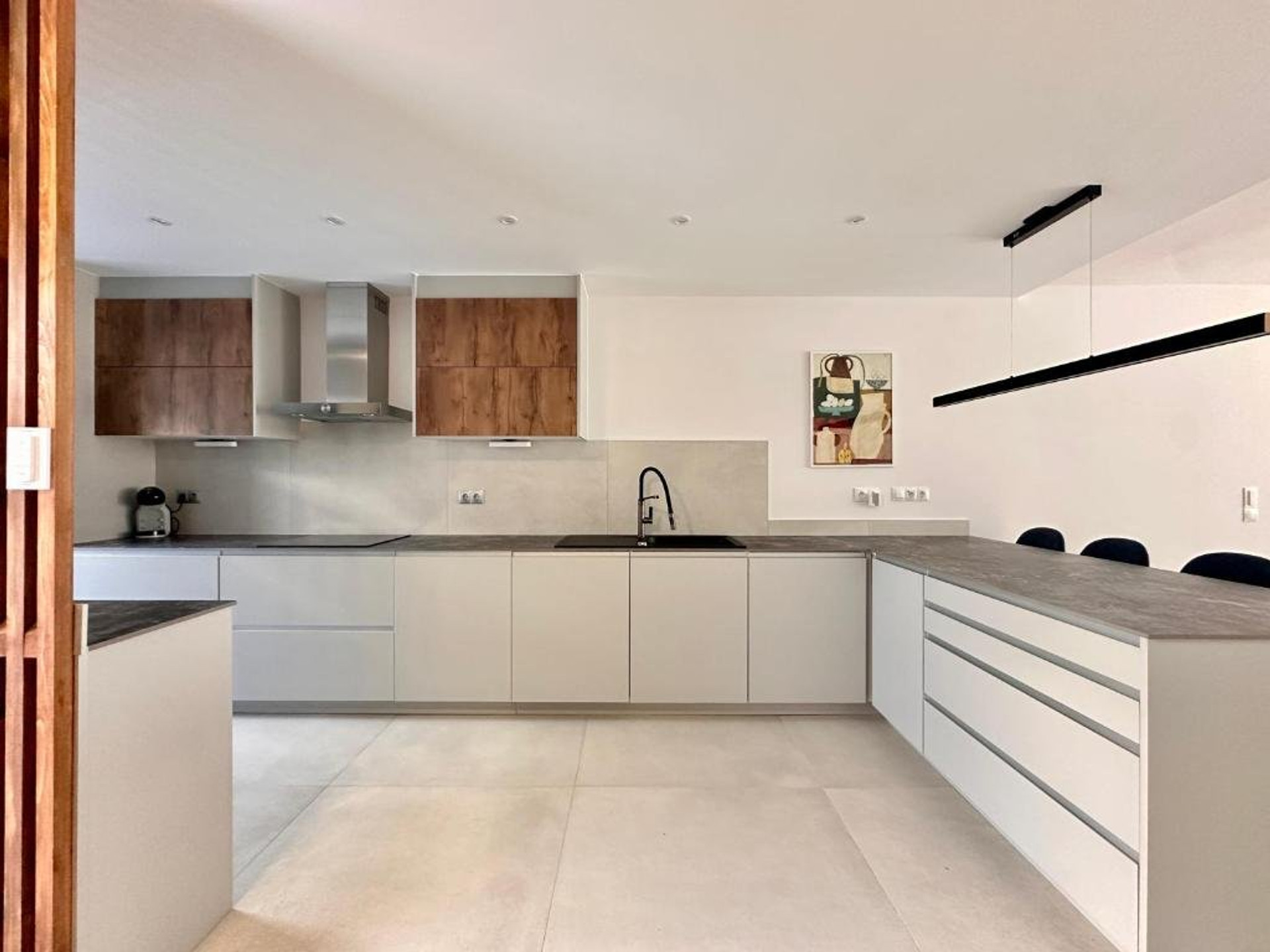Modern open kitchen with breakfast bar