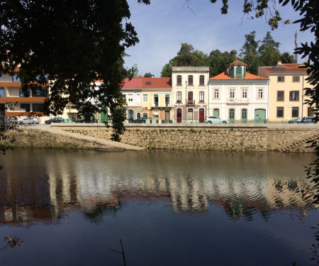 Casa com vista para o rio, em Águeda.