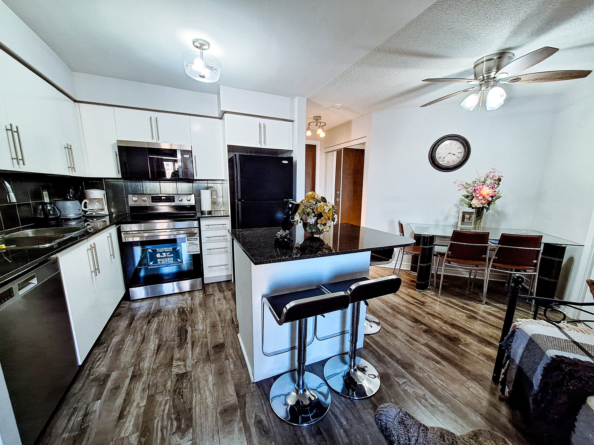 Full Kitchenette