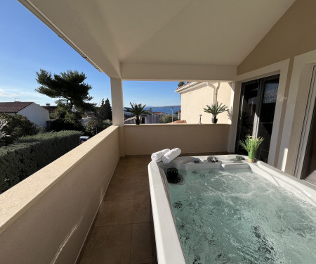 Villa KRK : 4* house, Jacuzzi, 150 m from the sea