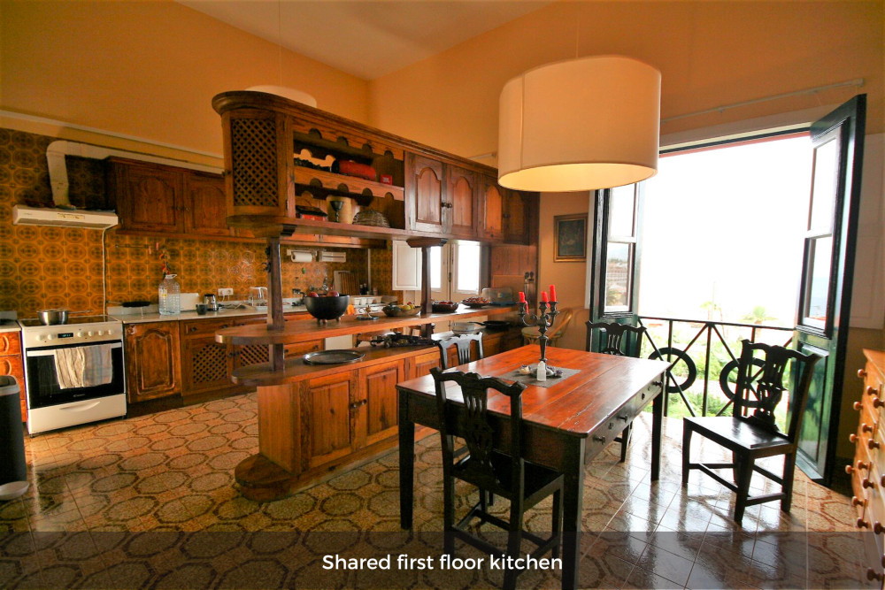 Sunny retreat Center on volcano island - Twin Room
