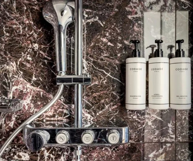 Shower fixtures and toiletries