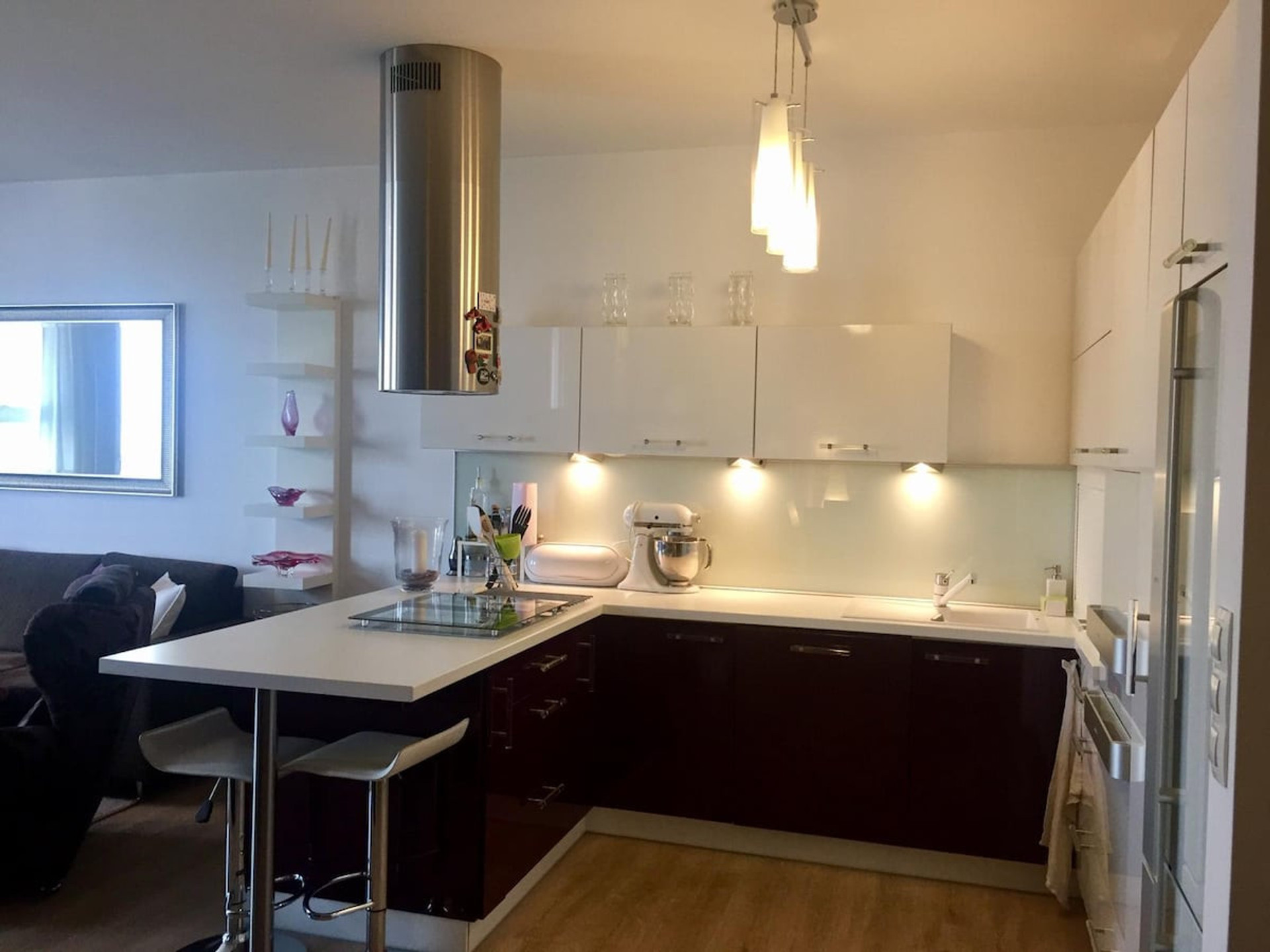 Full kitchen image 1