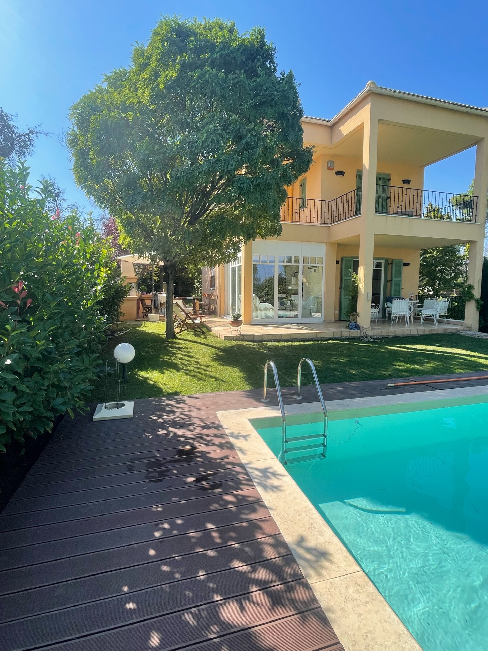 House, Garden & Pool