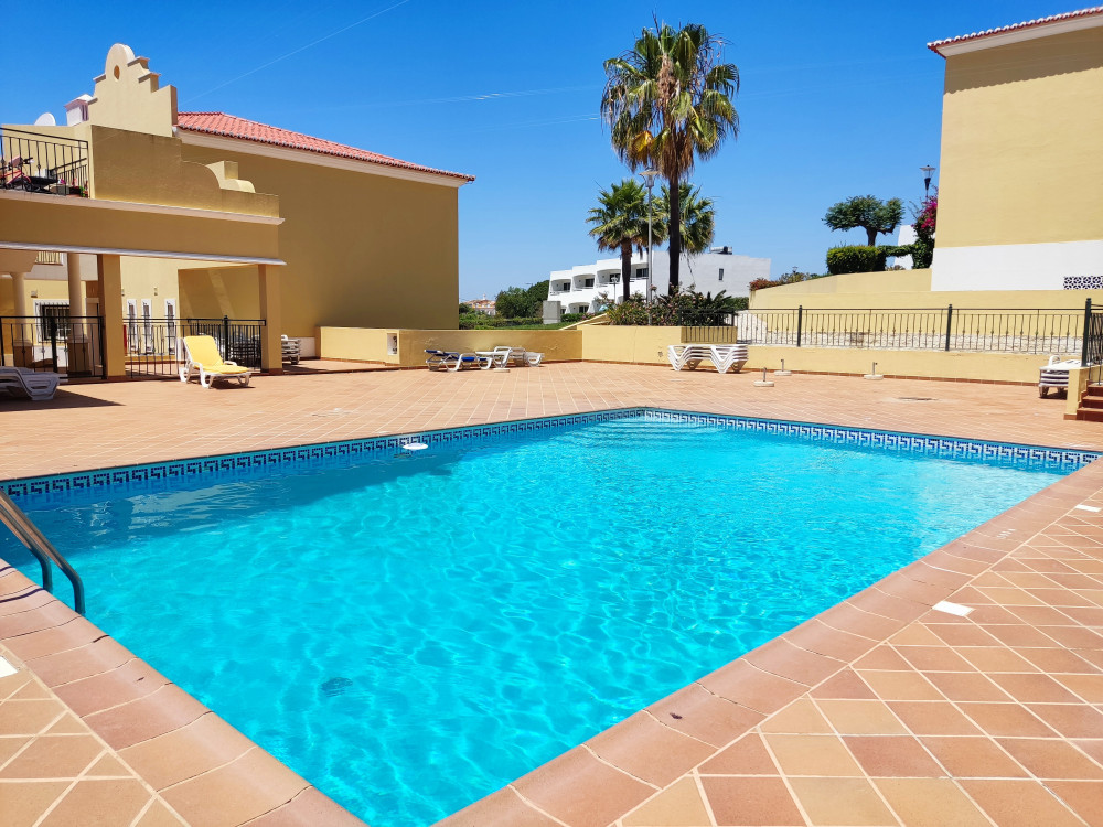 Apartment with swimming pool and tennis court preview